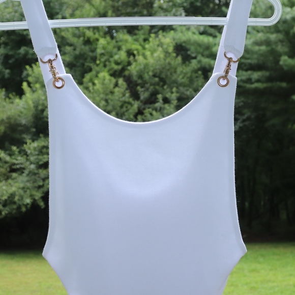 White Nasty Gal Bodysuit with gold clasp - Picture 2 of 3
